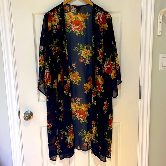 U2B Tops - Floral sheer tunic - Beautiful summer Kimono - Size 1XL - Oversized and long!